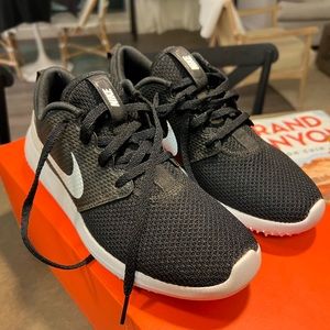 Women’s Nike Golf Shoes 7.5 Worn Once